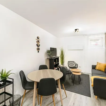 Cozy Near Old Town Agriselor Street *