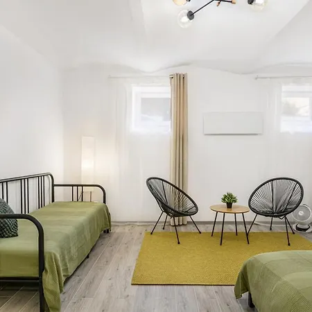 Cozy Near Old Town Agriselor Street Appartamento Braşov